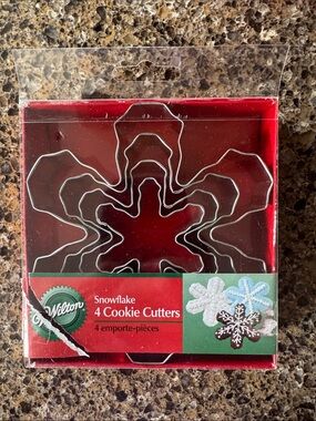 Wilton Silver Snowflake Cookie Cutter Set of 4 NEW